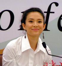 小伙相亲角怒怼替女儿相亲大妈